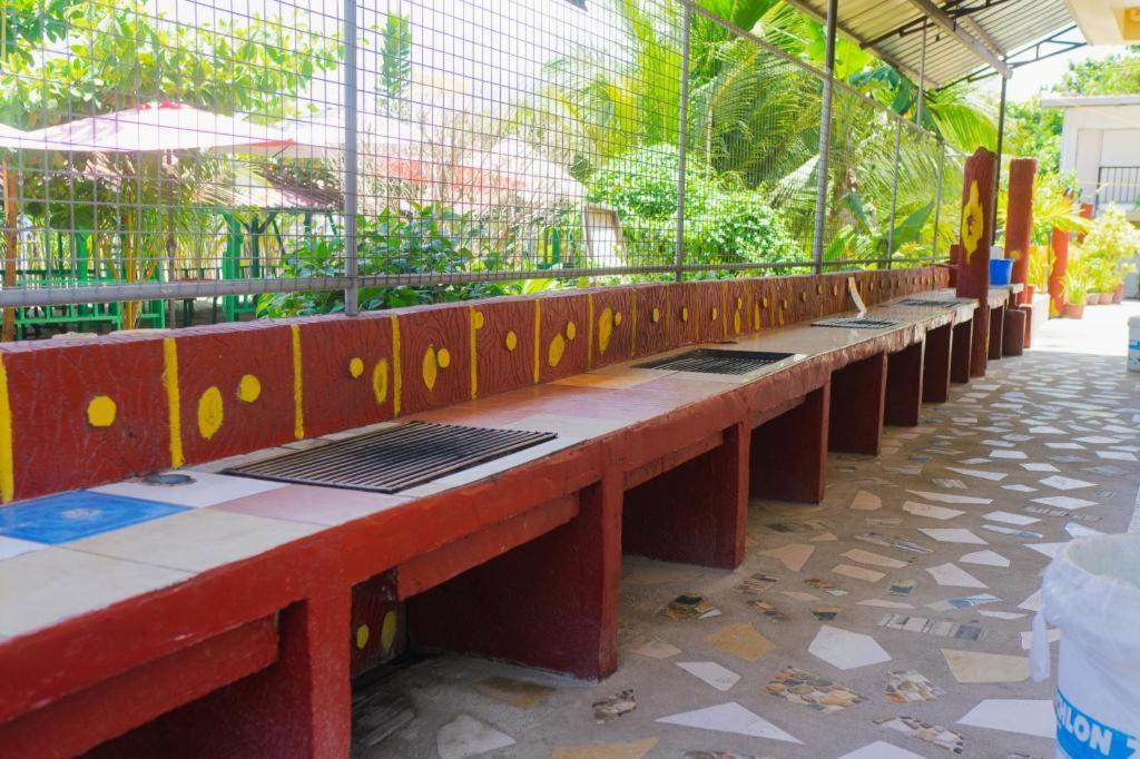 Suzuki Beach Hotel Olongapo Eksteriør bilde
