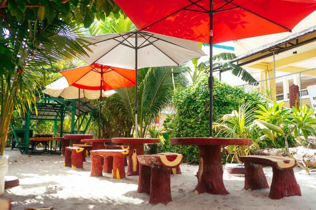 Suzuki Beach Hotel Olongapo Eksteriør bilde