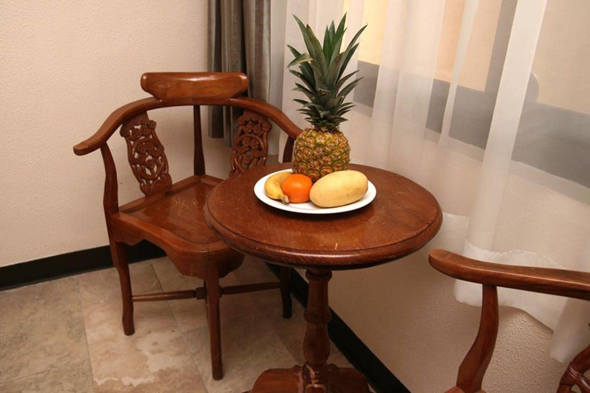 Suzuki Beach Hotel Olongapo Eksteriør bilde