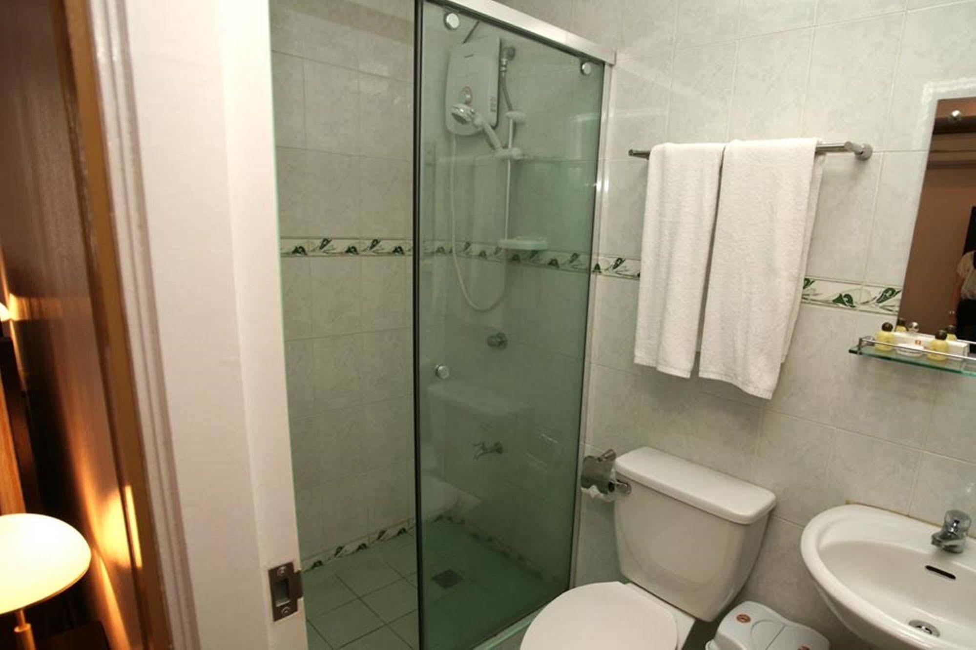 Suzuki Beach Hotel Olongapo Eksteriør bilde
